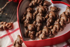side view chocolate bears red heart shaped box Chocoletta